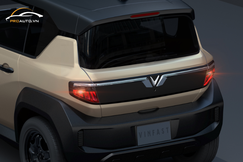 Đuôi xe VF3 vuông vắn cùng cụm đèn hậu ôm sát 2 bên