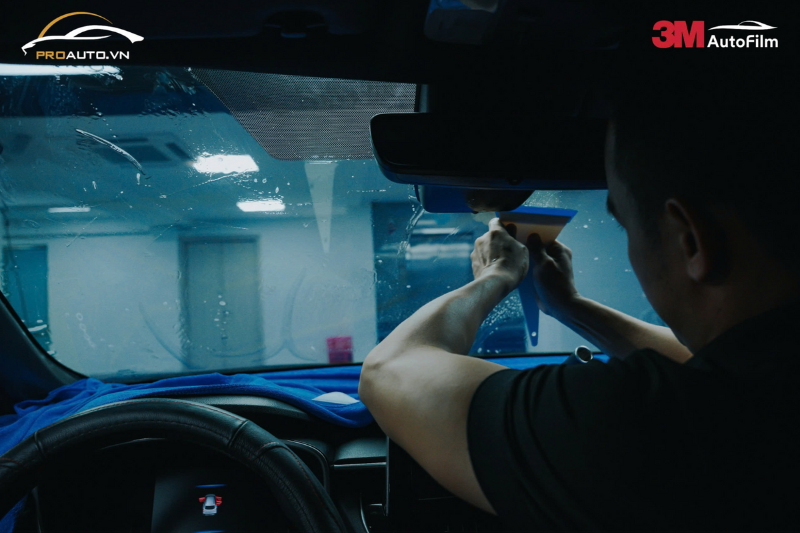 Giá phim cách nhiệt 3M kính lái - Thi công dán phim 3M kính lái cho xe Toyota Cross