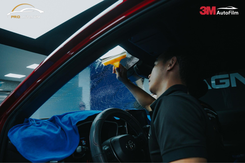 Dán phim cách nhiệt 3M Crystalline cho kính lái