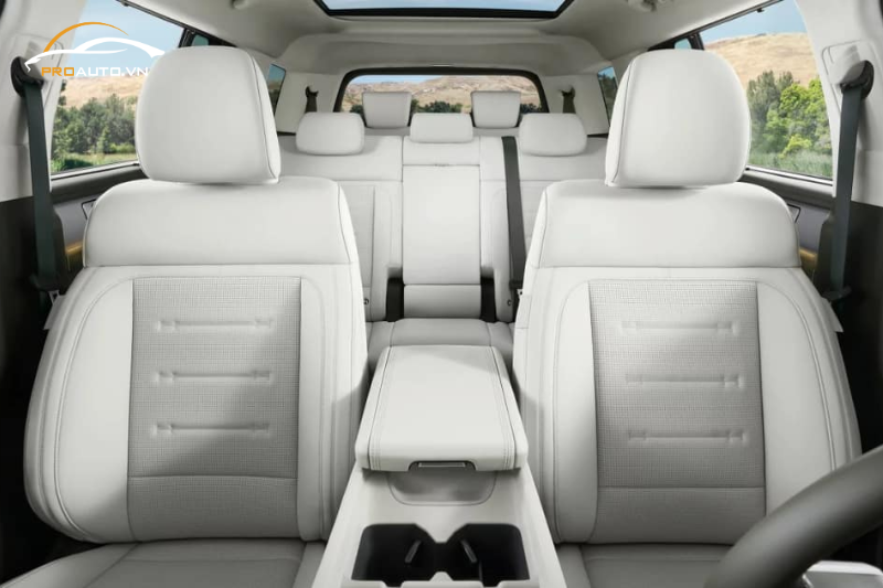 Khoang hành khách Hyundai Santafe 2024