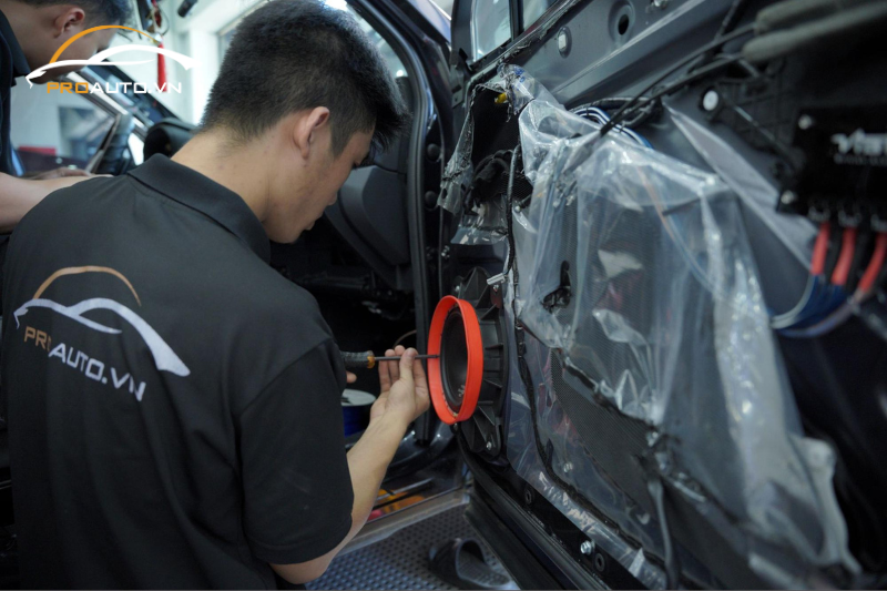 Lắp đặt loa cho xe hơi