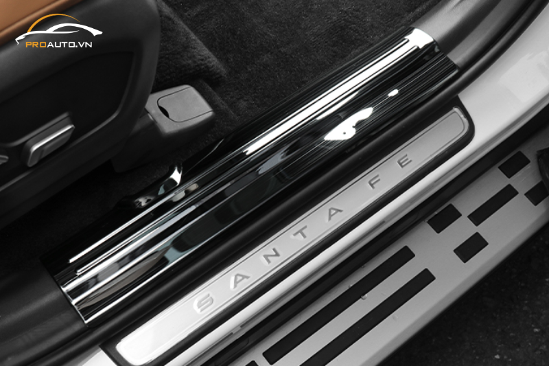 Nẹp cửa bằng thép không gỉ cao cấp xe Hyundai Santafe 2024