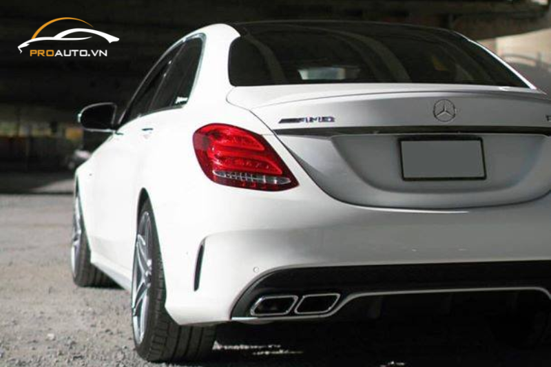 Những lưu ý cần biết khi nâng cấp bodykit Mercedes C63 AMG