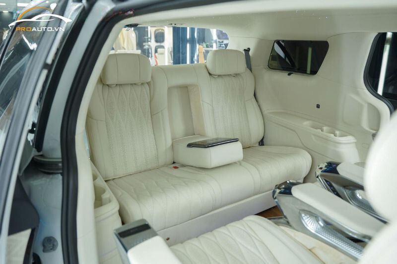 Sofa bed 4.0 - Độ limousine xe Kia Carnival 2025