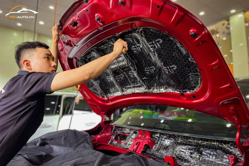 Thi công dán cách âm chống ồn xe Kia Carnival 2024 tại Hồ Chí Minh