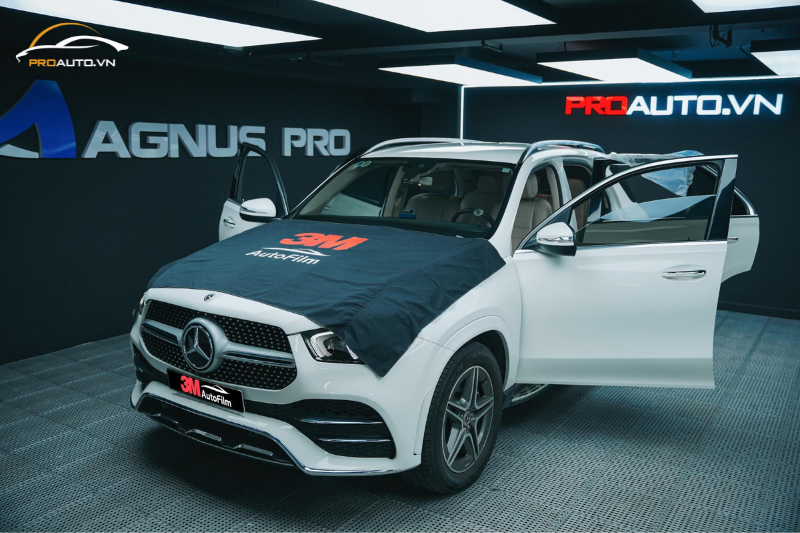 Thi công dán phim cách nhiệt 3M cho xe Mercedes GLE 450