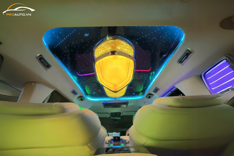 Tích hợp đèn trần ánh sao và vũ trụ bản mới - Độ limousine xe Kia Carnival 2025