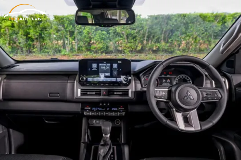 Bảng điều khiển xe Mitsubishi Triton 2025
