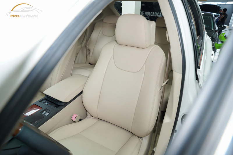 Bọc da ghế xe Lexus RX350 màu trắng kem