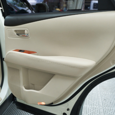 Bọc da trên 4 tappi cửa xe Lexus RX350 màu trắng kem
