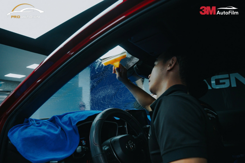 Dán phim cách nhiệt 3M cho kính lái