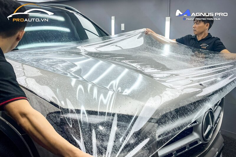 Dán phim PPF giúp bảo vệ lớp sơn xe không bị trầy xước