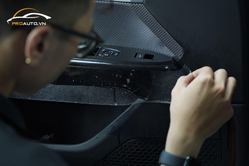 Dán PPF cho nội thất xe hơi