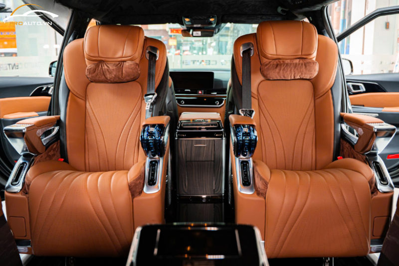 Độ ghế Limousine HongYi Crystal 6.0 Pro Max cho xe Hyundai Santafe 2024