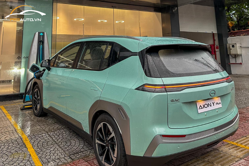 Đuôi xe Aion Y Plus 2024