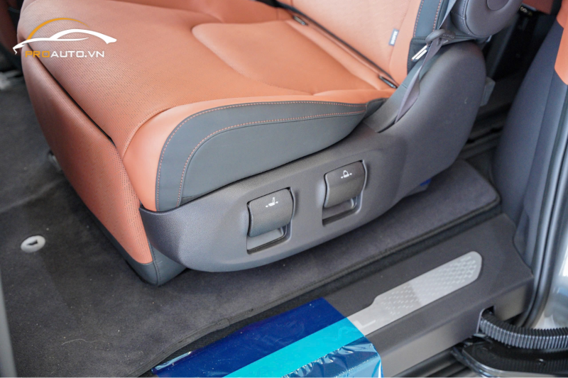 Ghế ngồi được trang bị thêm tính năng chỉnh điện