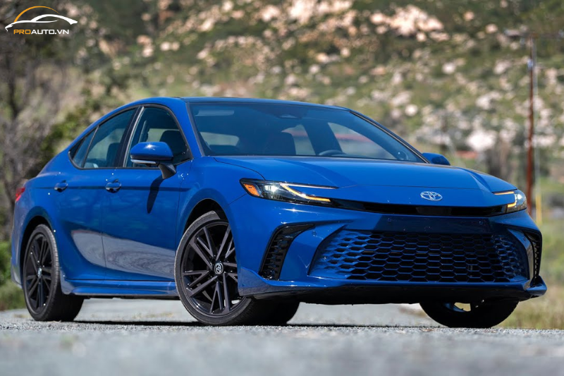 Giá lăn bánh xe Toyota Camry 2025