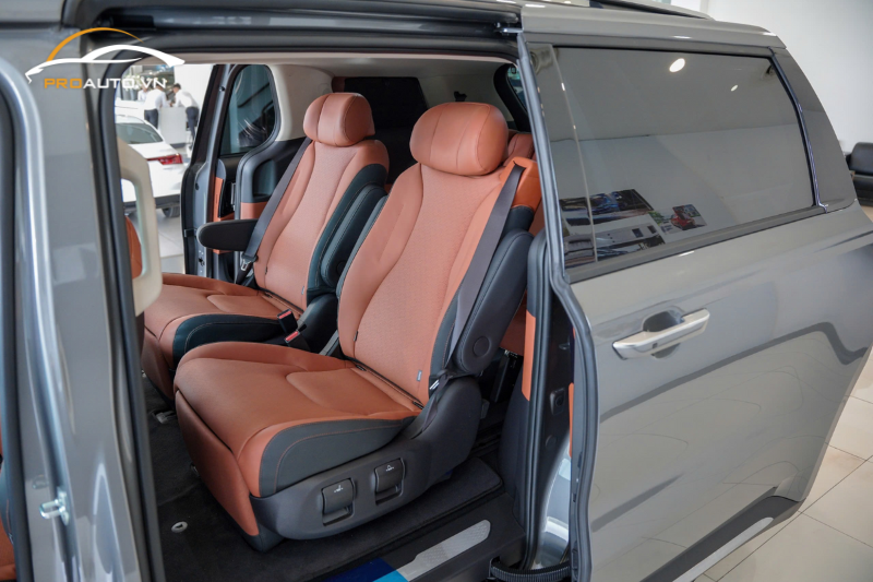 Hàng ghế 2 của Carnival 2025 có 2 tùy chọn 