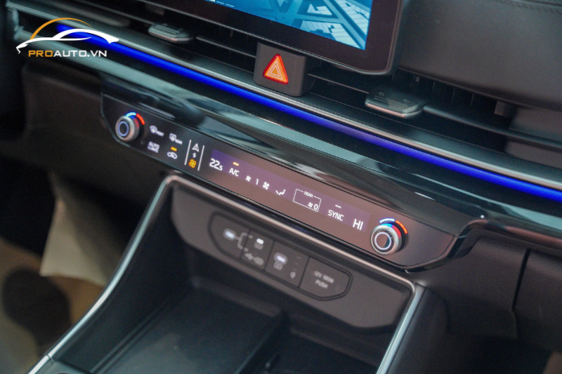 Hệ thống điều hòa 3 vùng độc lập dễ dàng thao tác 