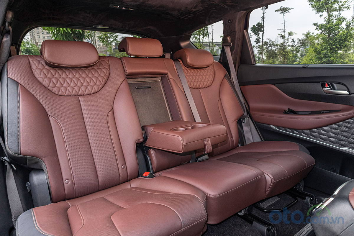 Khoang hành khách xe Hyundai Santafe 2025