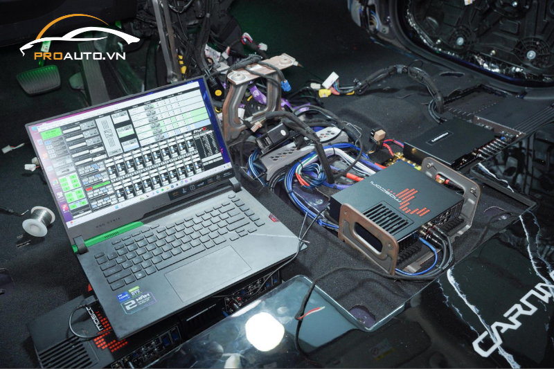 Kinh nghiệm độ âm thanh xe Kia Carnival đỉnh cao