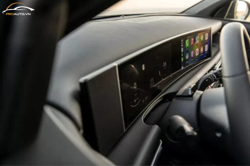 Màn hình đa thông tin 12,3 inch phía sau và màn hình phụ 5 inch bên trái