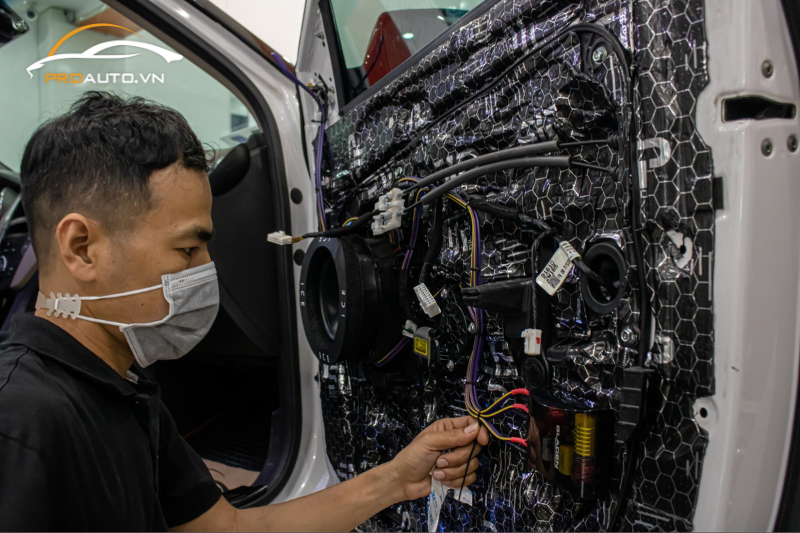 Một số lưu ý quan trọng mà bạn cần biết khi độ loa xe Hyundai Santafe 2024