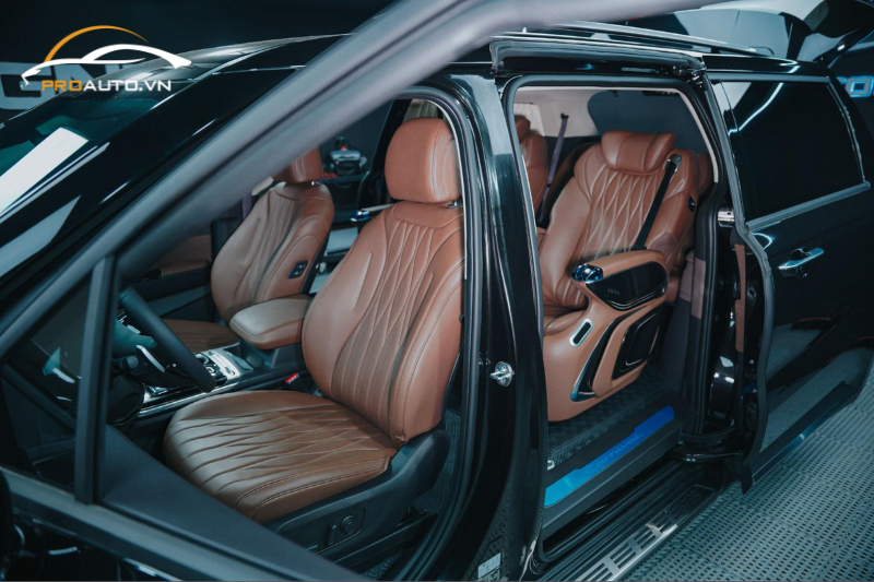 Nâng cấp cặp ghế Limousine Crystal 2.0 plus nâu cho xe Kia Carnival