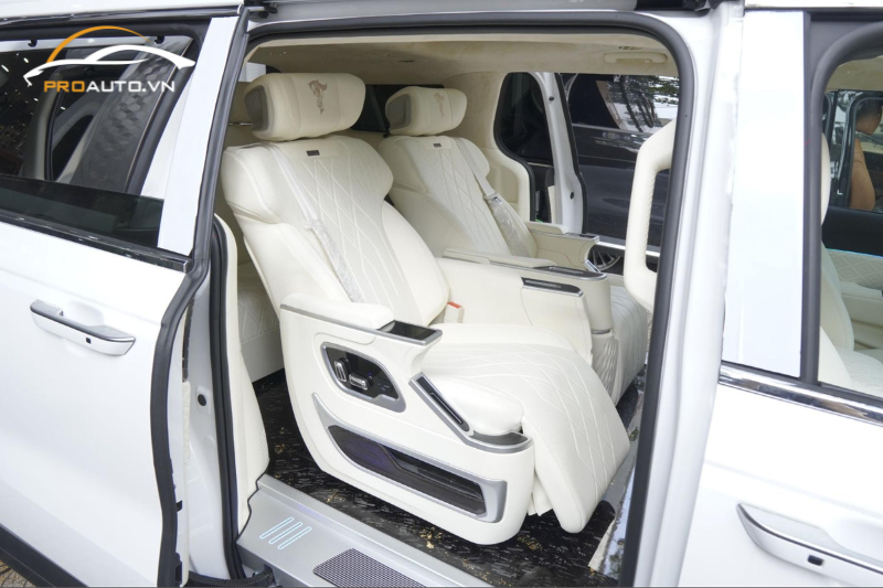 Nâng cấp ghế Limousine 2.0 với tông màu trắng sang trọng