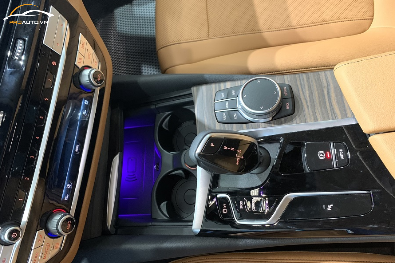 Nội thất BMW 5 Series sang trọng với vật liệu cao cấp