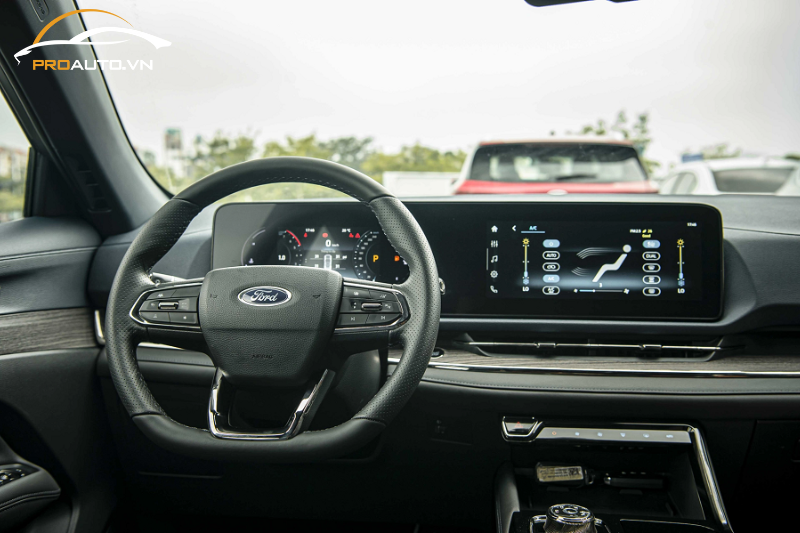 Nội thất Ford Territory nổi bật với bộ đôi màn hình 12,3 inch trải dài thời thượng