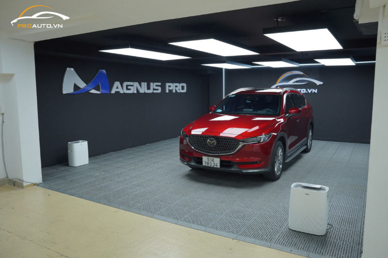 Phòng dán phim chuyên nghiệp trang bị máy lọc không khí của Đức