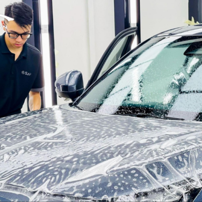 Quy trình dán PPF được kỹ thuật viên thi công cẩn thận