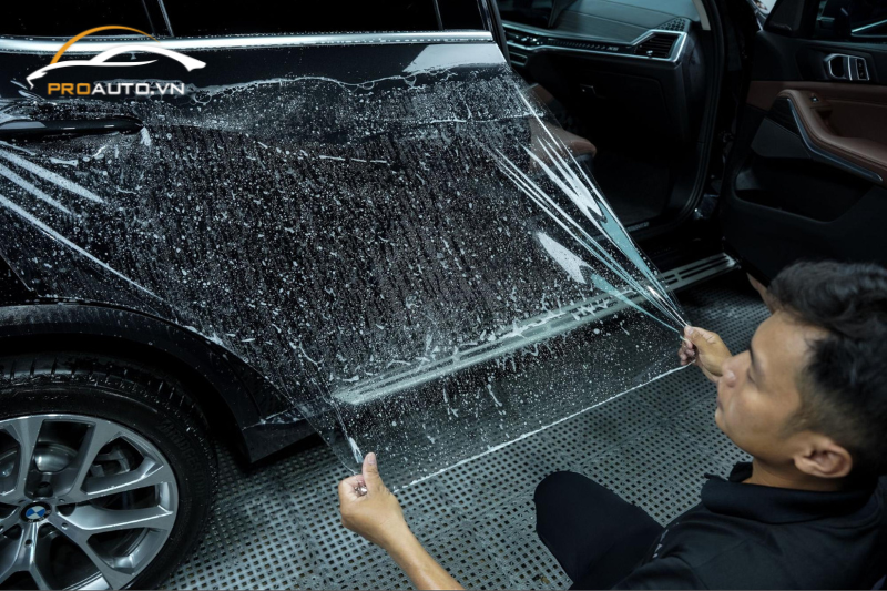 Tấm phim PPF giúp bảo vệ lớp sơn xe
