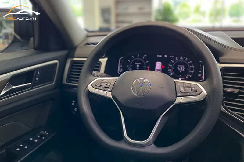 Teramont 2024 sử dụng vô lăng 3 chấu bọc da tiện lợi