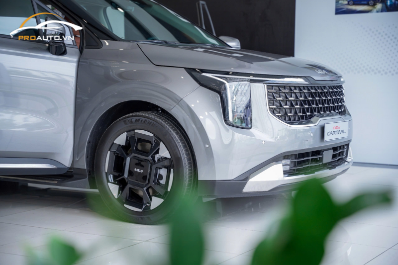 Thân xe thể hiện vẻ mạnh mẽ 