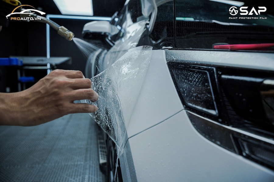 Thi công dán ppf cho xe ô tô tại HCM 