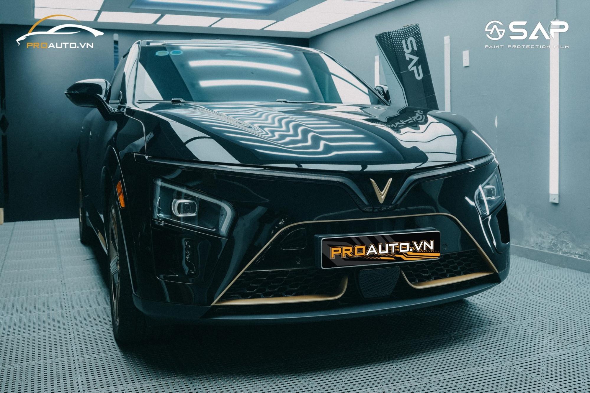 Thi công dán ppf SAP cho xe VF7