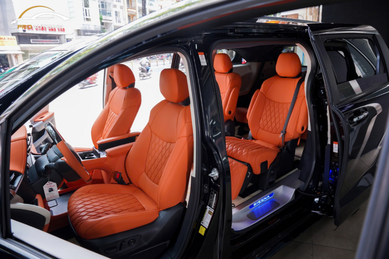 Bọc da ghế tông cam cho Toyota Sienna