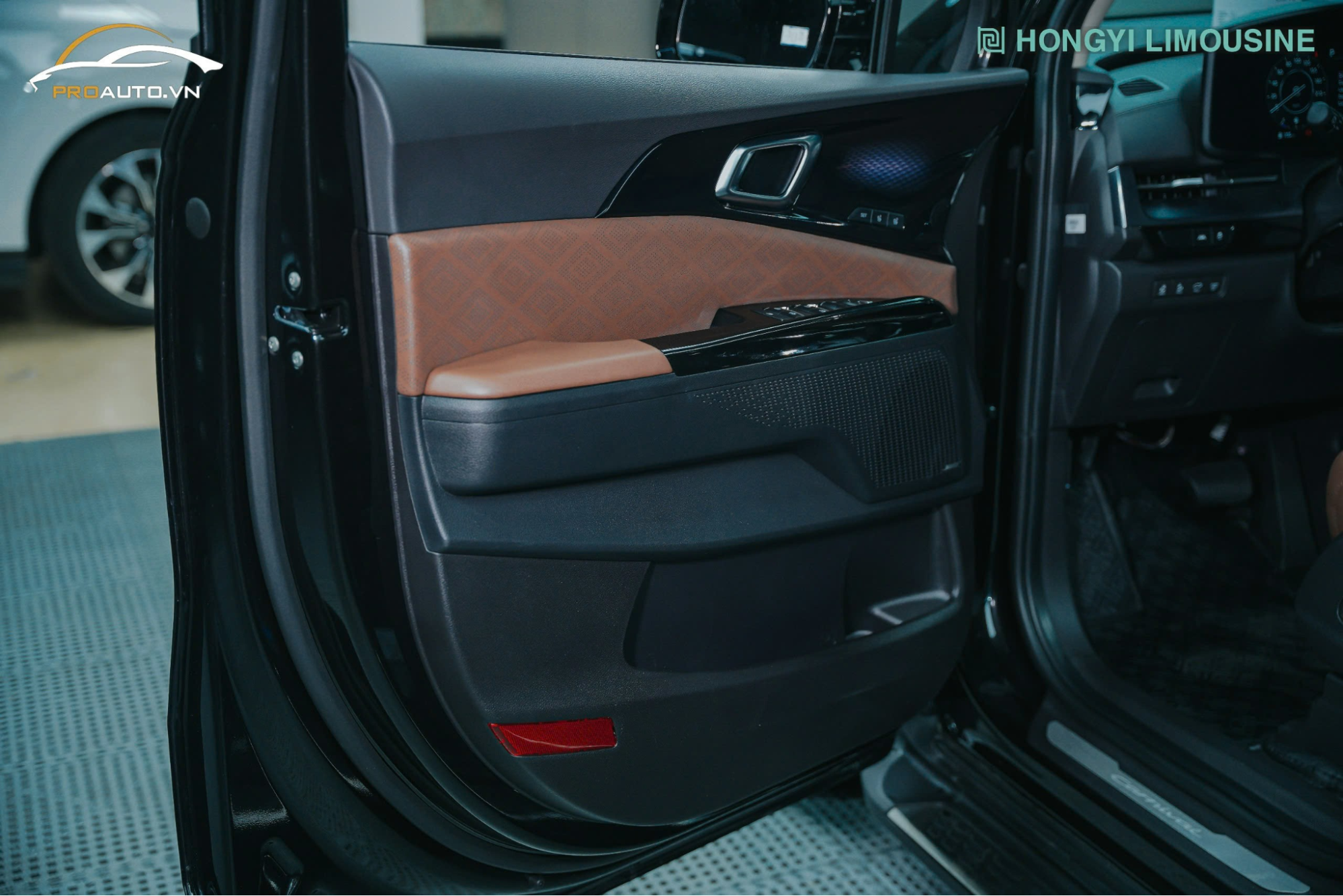 Bọc da tapi, taplo cho Kia Carnival