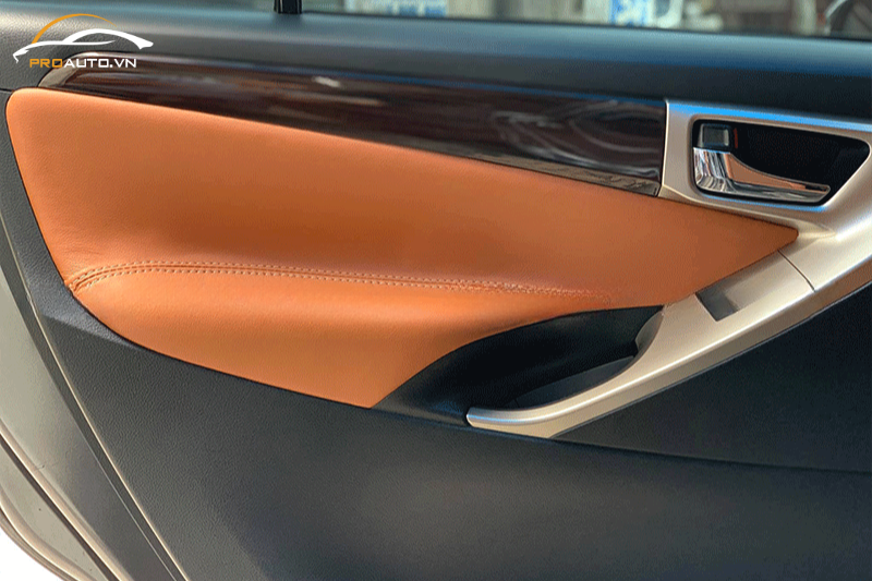 Bọc da tappi cửa xe Mitsubishi Xforce 2024