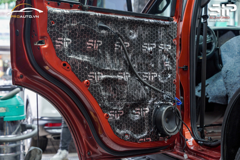 Dán cách âm cửa xe Mitsubishi Xforce 2024