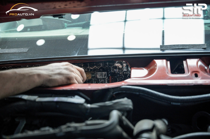 Dán cách âm khoang động cơ Mitsubishi Xforce 2024