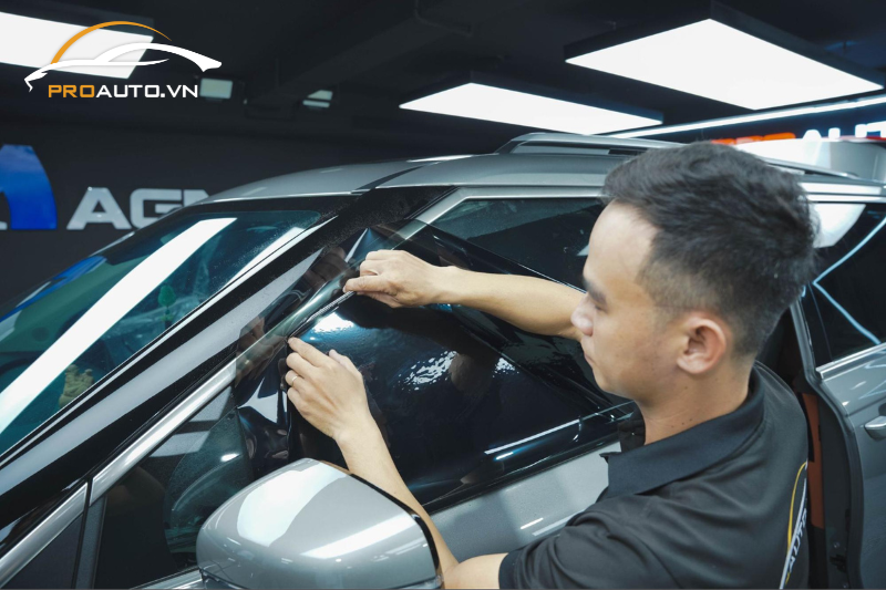 Dán phim cách nhiệt 3M cho kính tài phụ