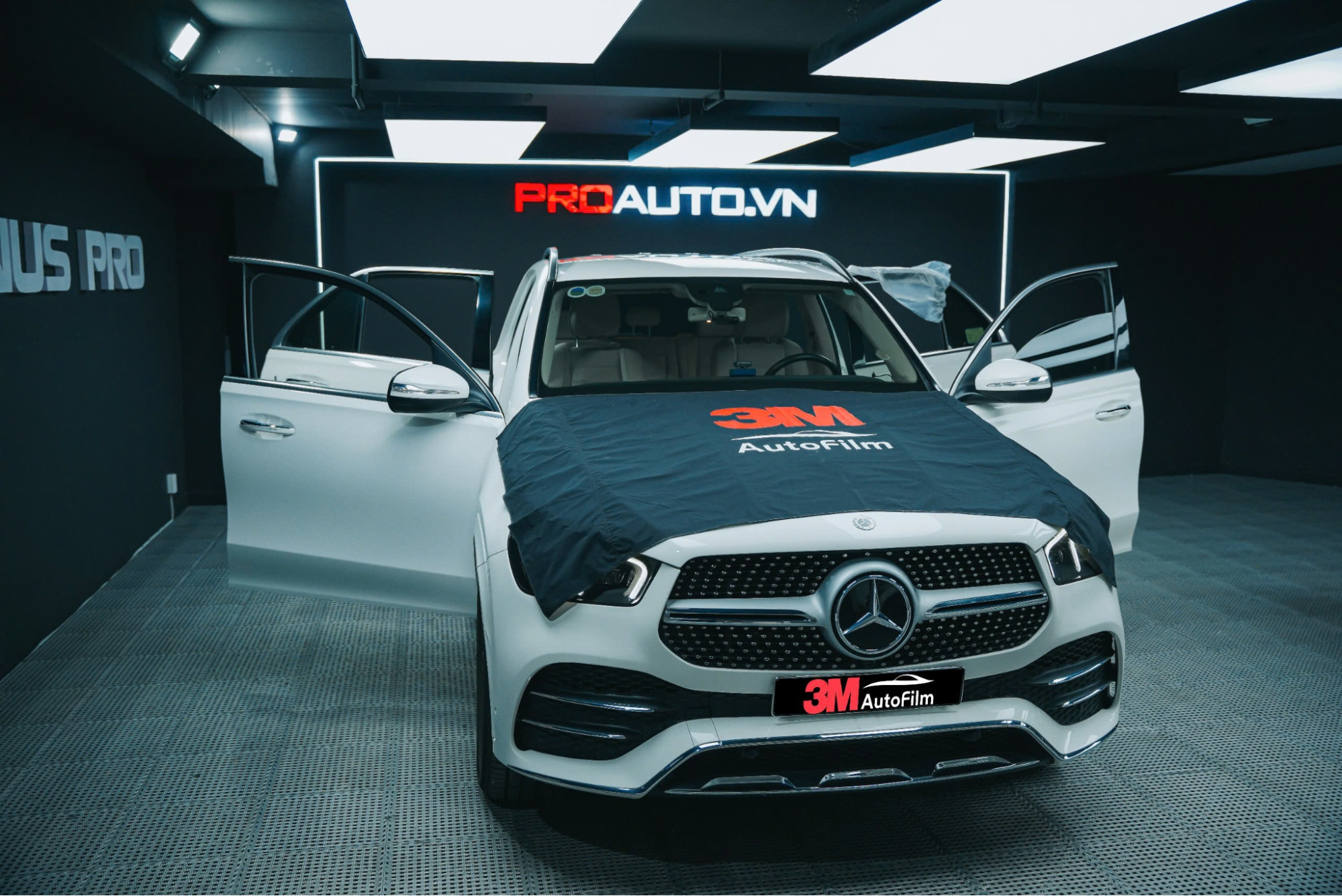 Dán phim cách nhiệt 3M cho xe Mercedes GLE 450