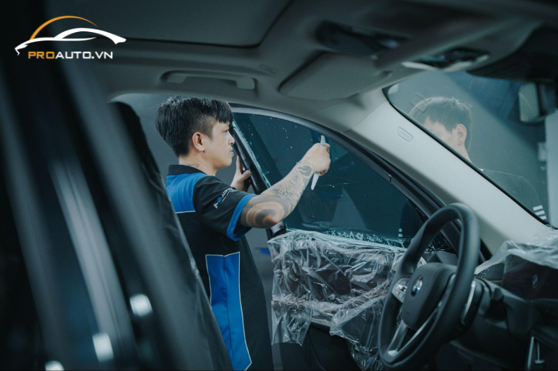 Dán phim cách nhiệt 3M giúp chống nóng hiệu quả cho xế yêu