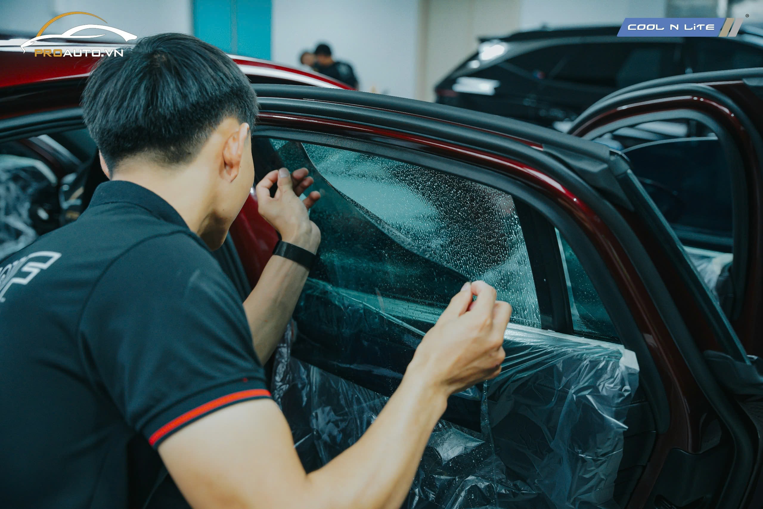 Dán phim cách nhiệt cho kính sườn