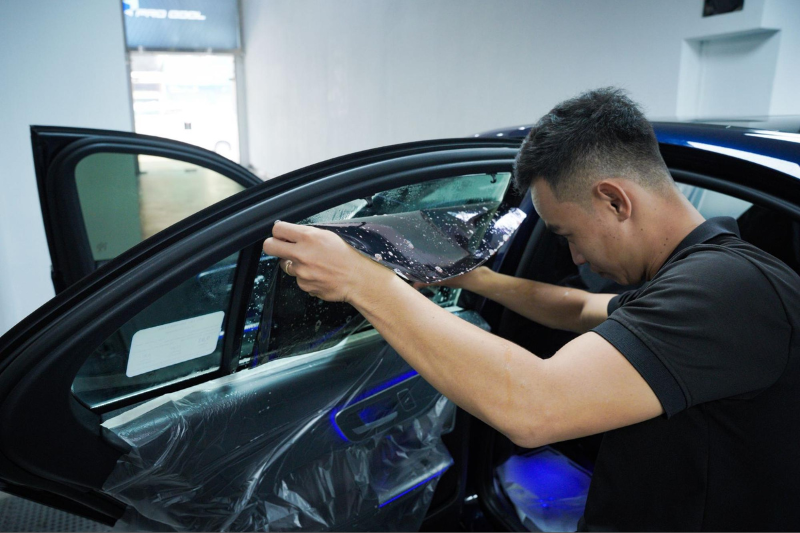 Dán phim cách nhiệt giúp chống nóng hiệu quả cho xe