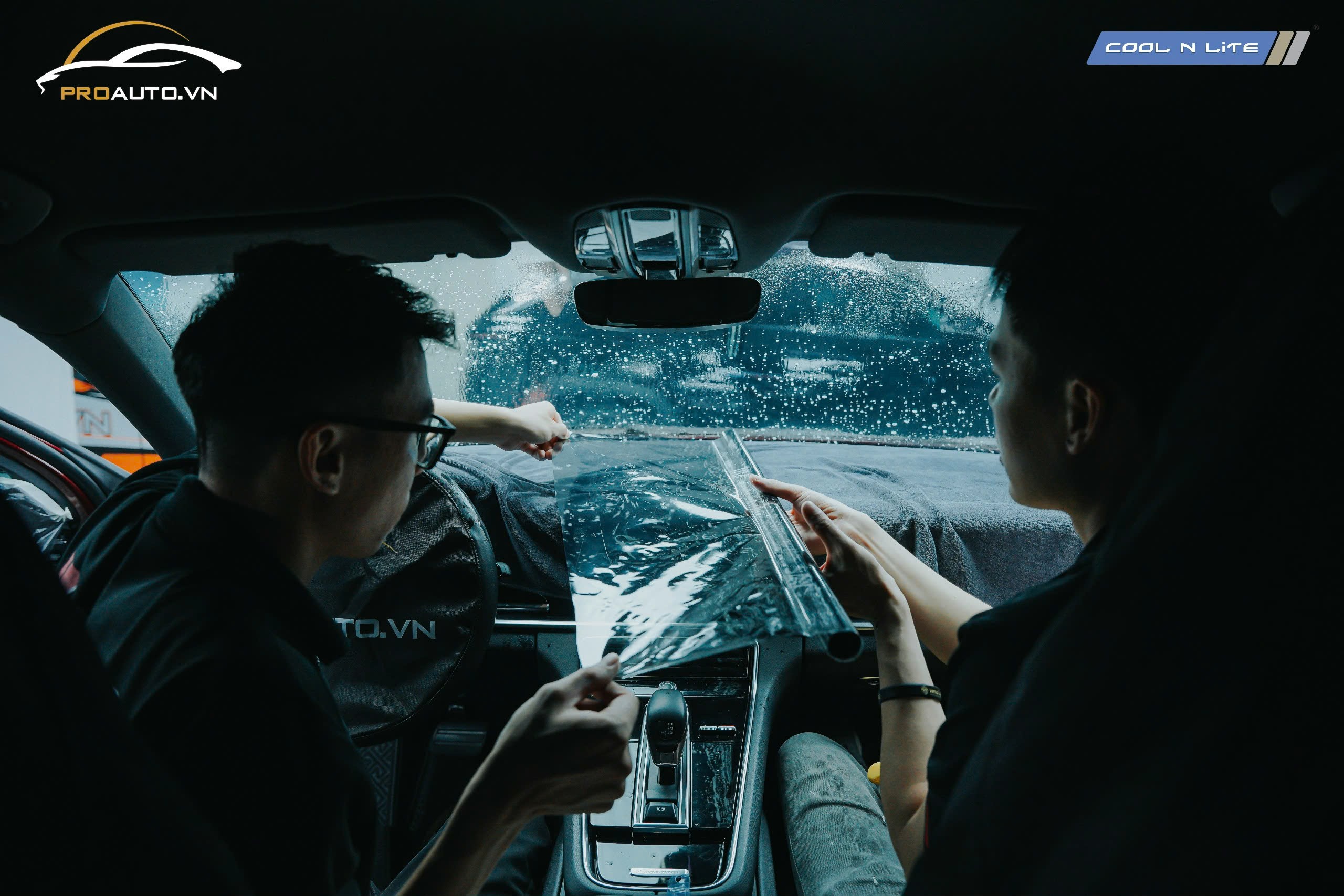 Dán phim cách nhiệt kính lái