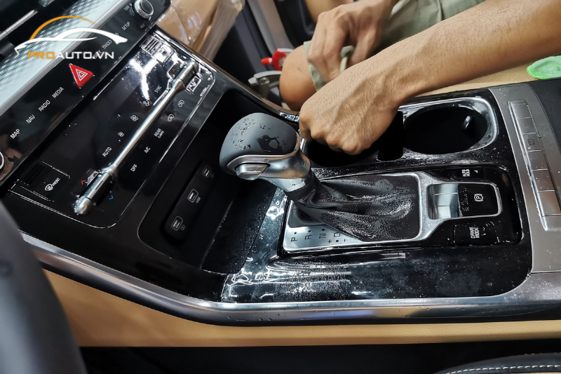 Dán PPF cho nội thất xe Hyundai Santafe 2025